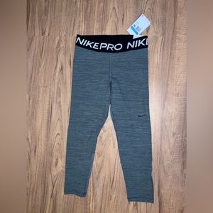 Nike Pro 365 Women's Mid-Rise Crop Leggings Size Medium
